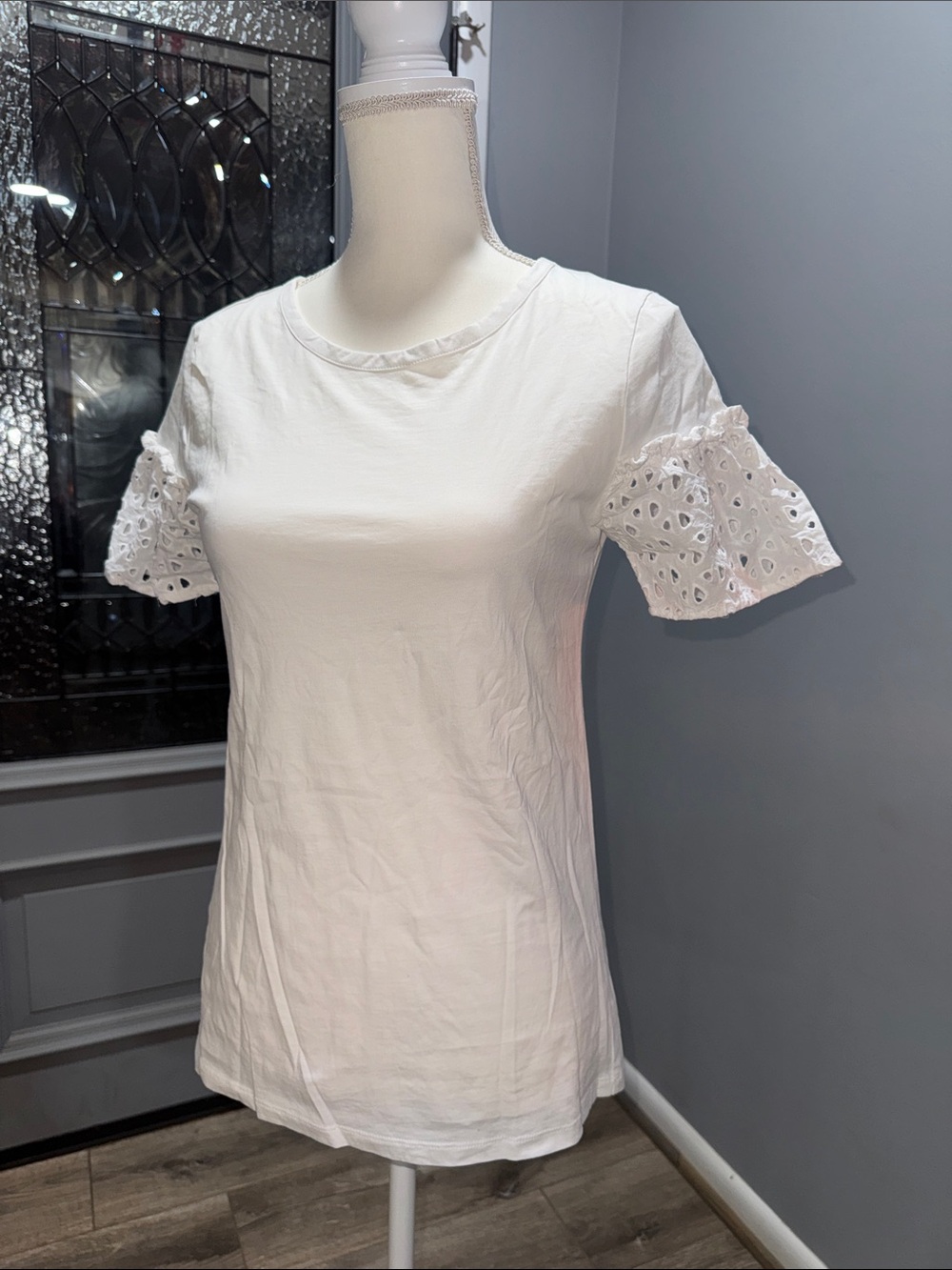 Ann Taylor-White Eyelet Sleeve Women's Tee Size Snall